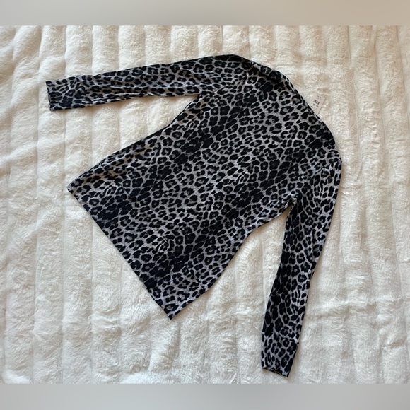 Cache Leopard top. - Picture 7 of 7